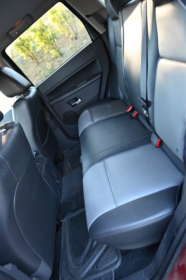 Used 2010 Jeep Grand Cherokee Laredo AWD/4WD image 15