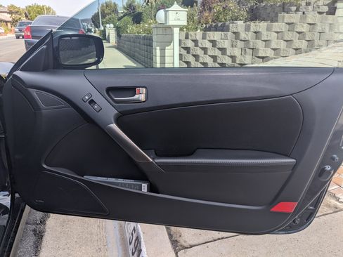 Used 2016 Hyundai Genesis Coupe 3.8 image 24