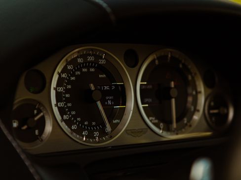 Used 2011 Aston Martin V8 Vantage S image 12