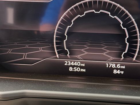 Used 2022 Lamborghini Urus AWD/4WD image 9