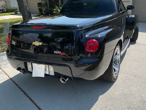 Used 2005 Chevrolet SSR w/ Preferred Equipment Group image 9