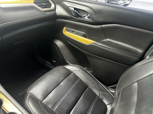 Used 2017 GMC Acadia Denali w/ Technology Package FWD image 15