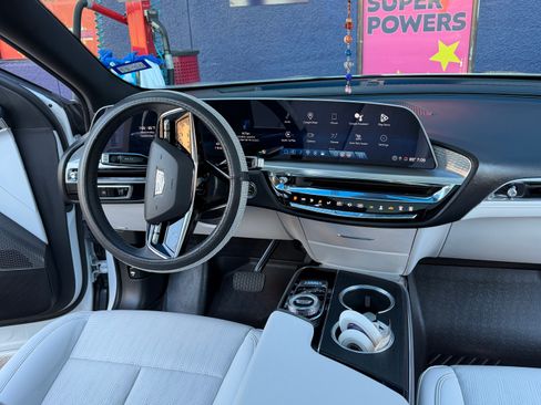 Used 2024 Cadillac Lyriq Luxury RWD image 10