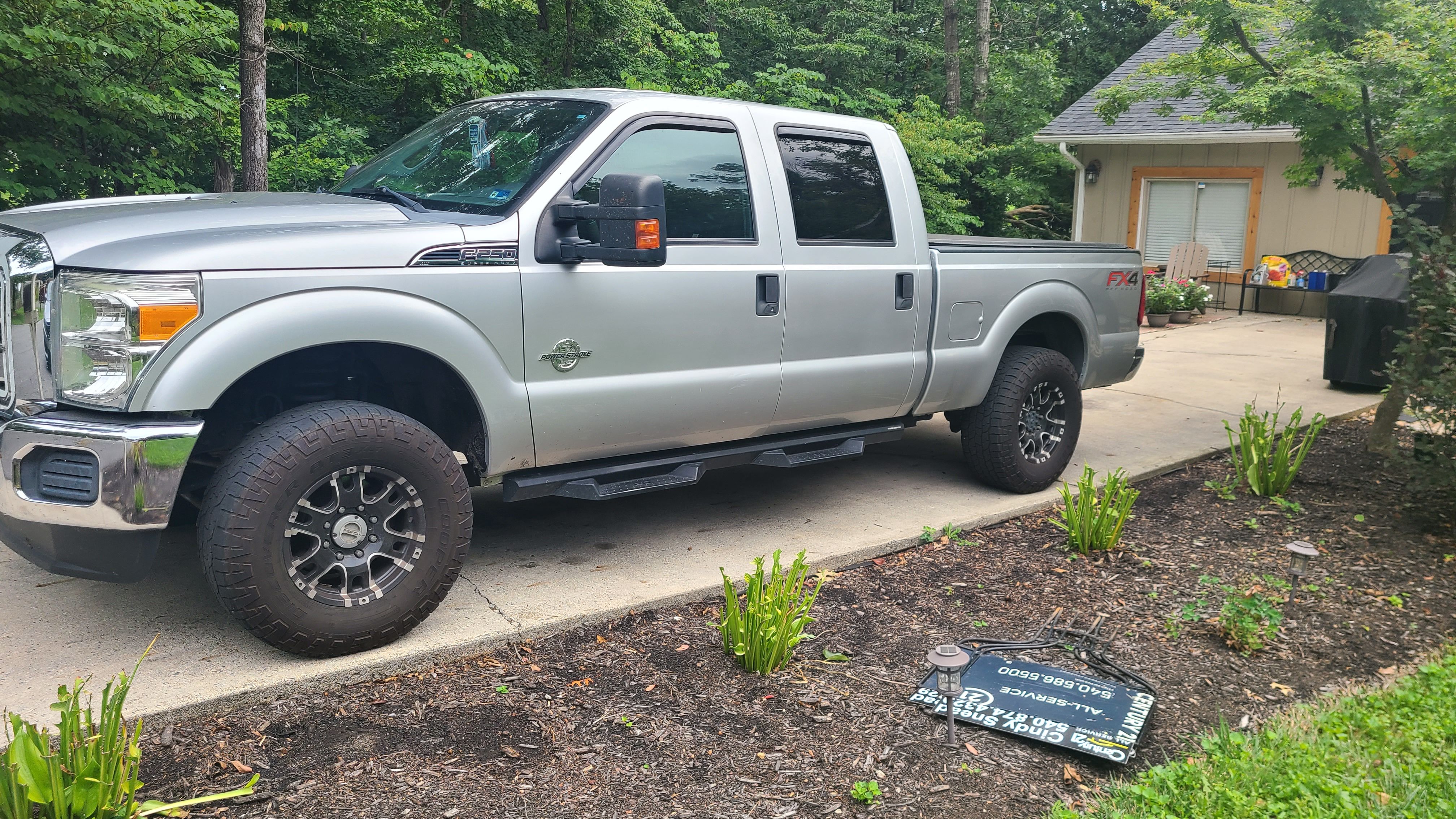 Used 2012 Ford F250 XLT w/ FX4 Off Road Pkg AWD/4WD image 1