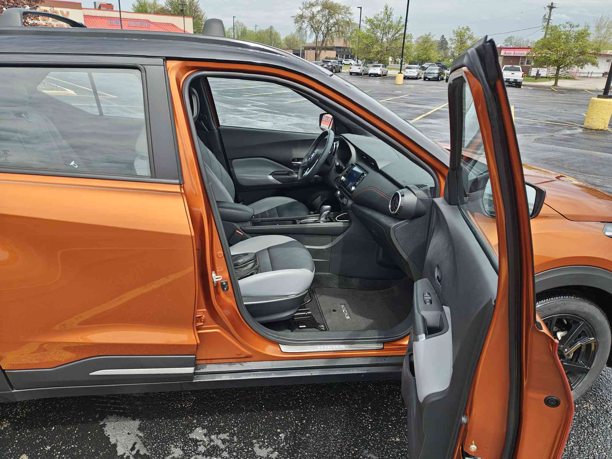 Used 2021 Nissan Kicks SR w/ SR Premium Package FWD image 13