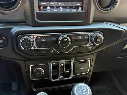 Used 2022 Jeep Wrangler Unlimited Sport AWD/4WD image 10
