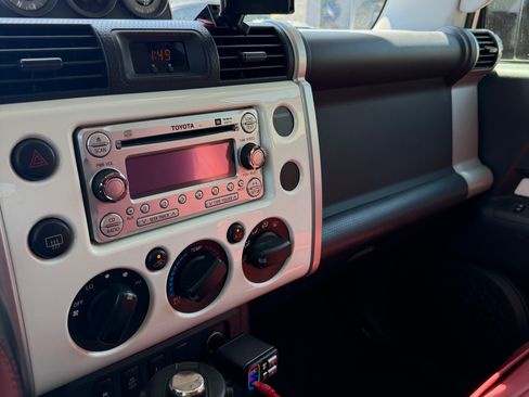 Used 2014 Toyota FJ Cruiser 4WD w/ Upgrade Package image 15