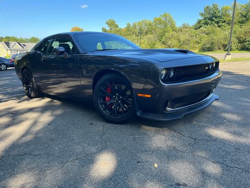 Used 2016 Dodge Challenger SRT Hellcat RWD image 17