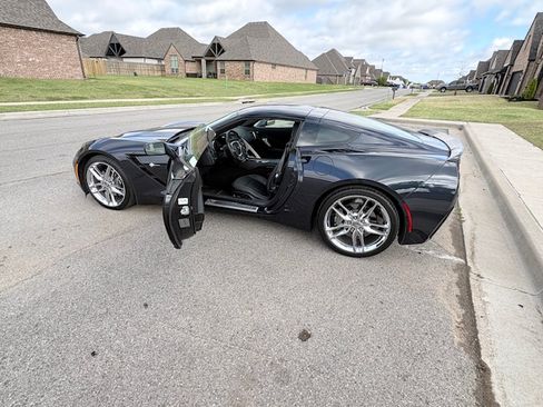 Used 2015 Chevrolet Corvette Stingray Coupe w/ 2LT Preferred Equipment Group image 1