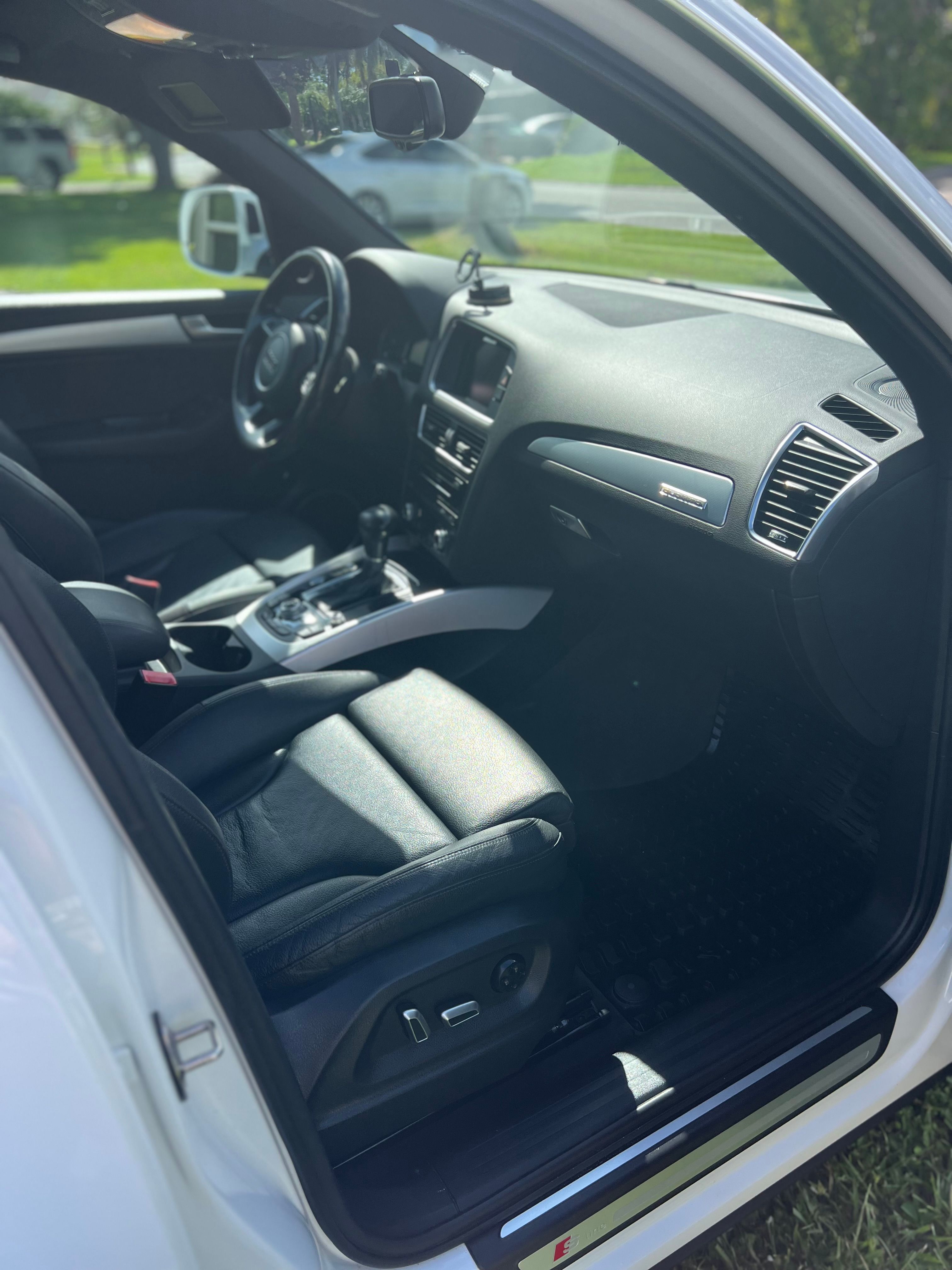 Used 2017 Audi Q5 2.0T Premium Plus w/ Technology Package AWD/4WD image 8
