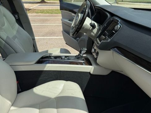 Used 2016 Volvo XC90 T6 Momentum w/ Momentum Plus Package AWD/4WD image 10
