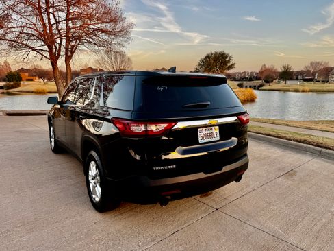 Used 2019 Chevrolet Traverse LS image 4