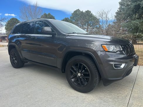 Used 2017 Jeep Grand Cherokee Laredo w/ Quick Order Package 23E image 6