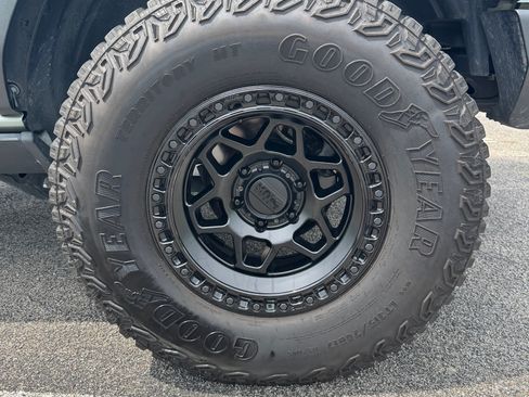 Used 2023 Ford Bronco Black Diamond w/ Sasquatch Package AWD/4WD image 8
