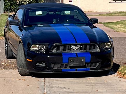 Used 2013 Ford Mustang Convertible image 1