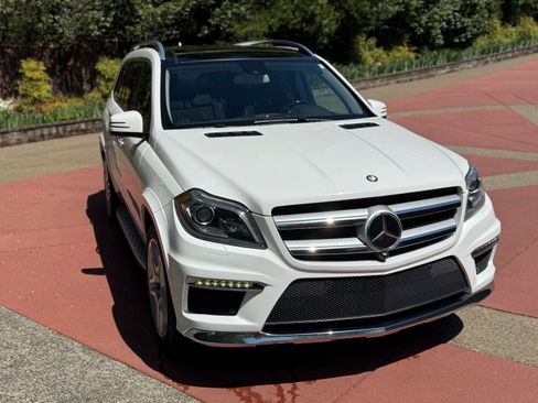 Used 2016 Mercedes-Benz GL 550 4MATIC image 16