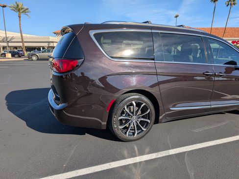 Used 2018 Chrysler Pacifica Limited w/ Advanced Safetytec Group image 11