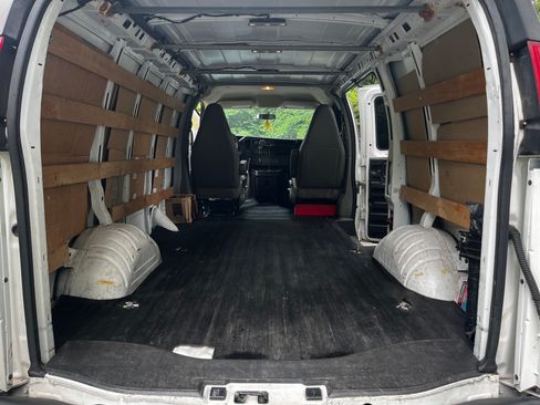 Used 2016 GMC Savana 2500 RWD image 6