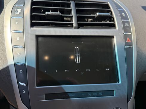 Used 2020 Lincoln MKZ w/ Convenience Package image 11