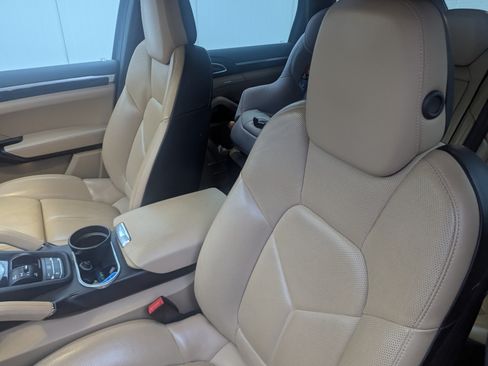 Used 2016 Porsche Cayenne image 11