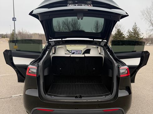 Used 2021 Tesla Model Y Long Range image 16