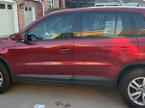 Used 2014 Volkswagen Tiguan S image 2