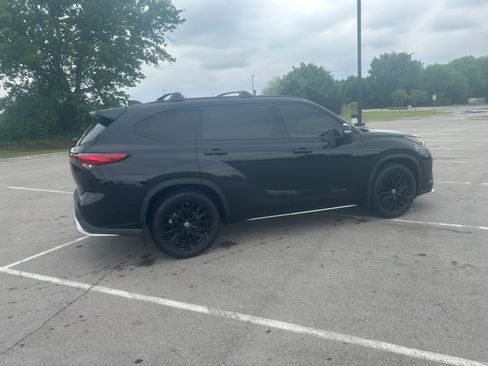 Used 2023 Toyota Highlander XSE FWD image 5