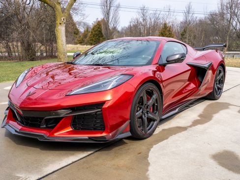 Used 2024 Chevrolet Corvette Z06 w/ Z07 Performance Package image 1