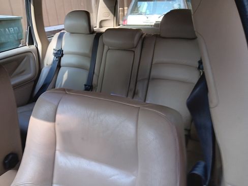 Used 2000 Volvo V70 SE image 13