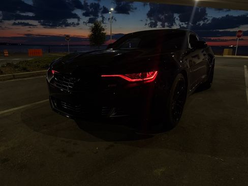 Used 2019 Chevrolet Camaro LT w/ RS Package image 9