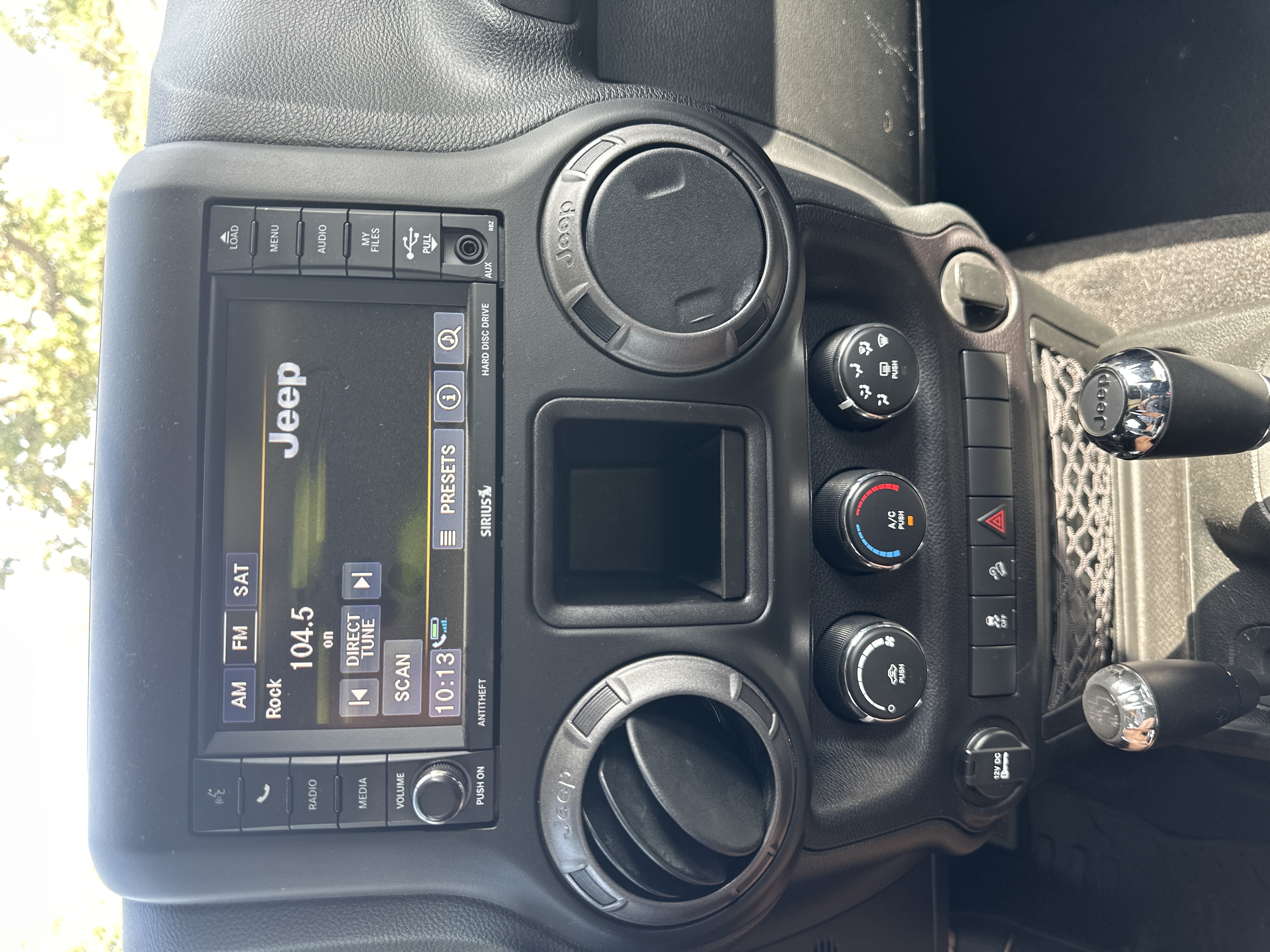 Used 2017 Jeep Wrangler Unlimited Sport w/ Connectivity Group AWD/4WD image 12