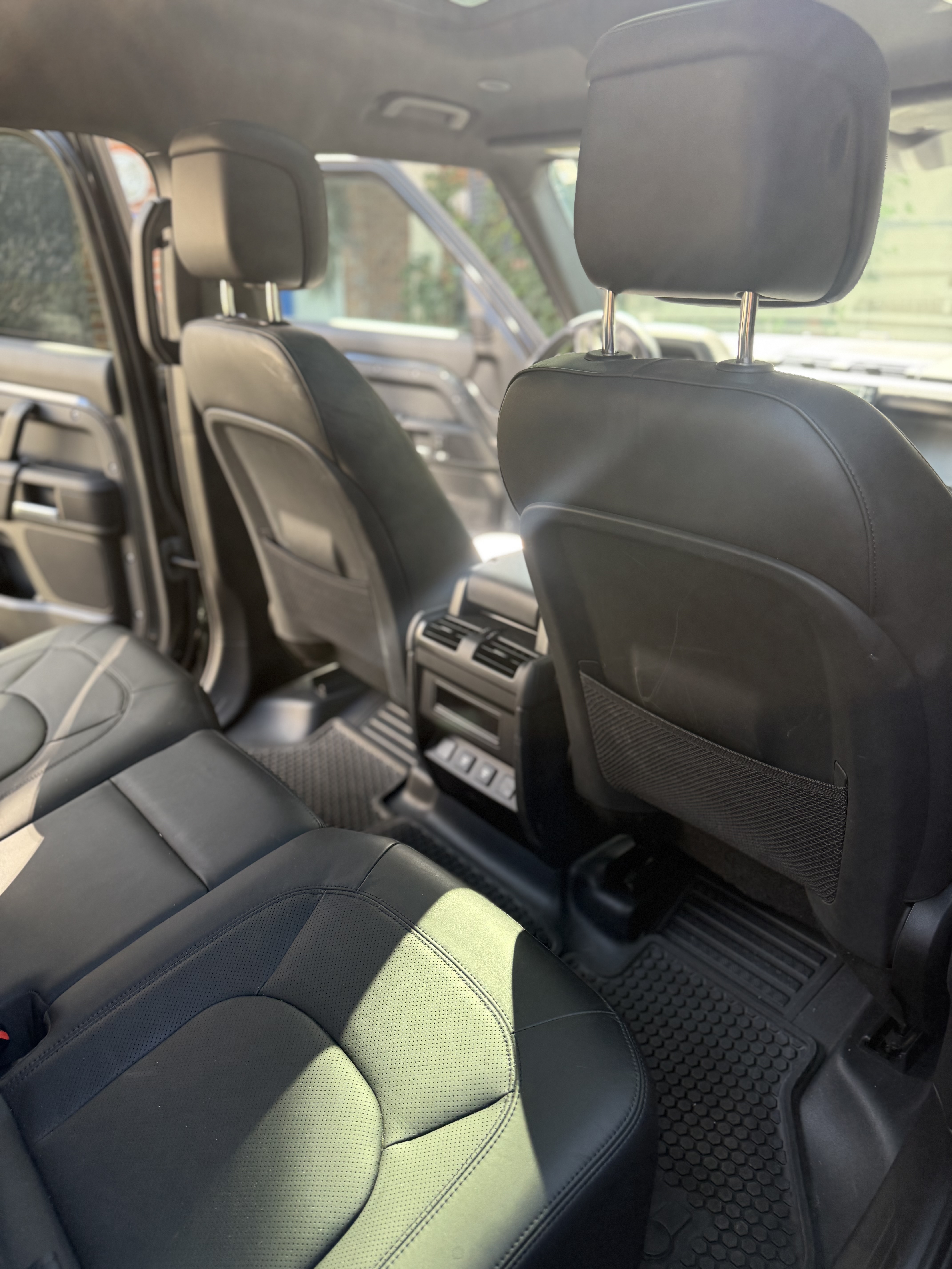 Used 2025 Land Rover Defender 110 X-Dynamic SE AWD/4WD image 17