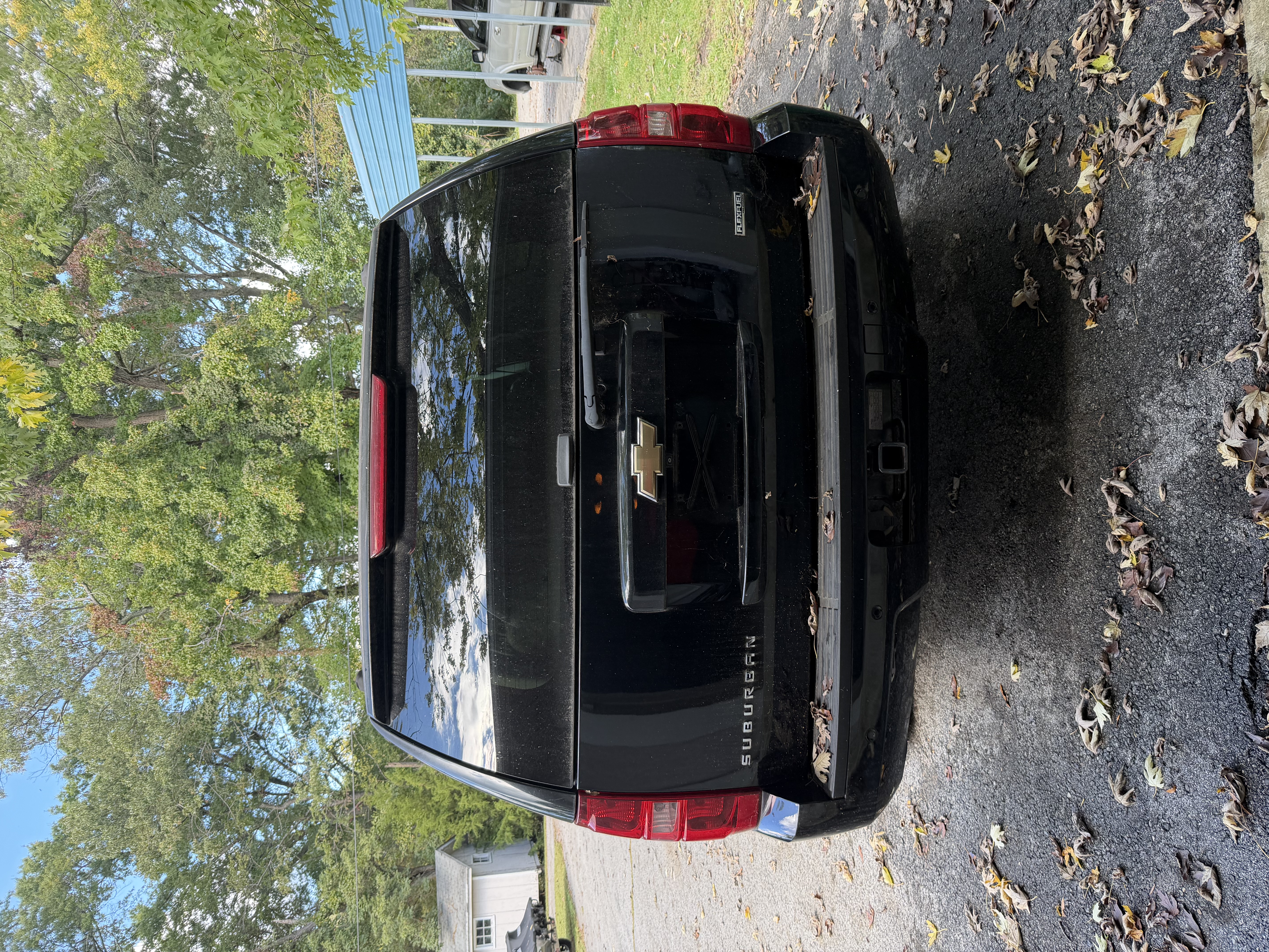 Used 2007 Chevrolet Suburban LT w/ LT Preferred Equipment Group AWD/4WD image 2