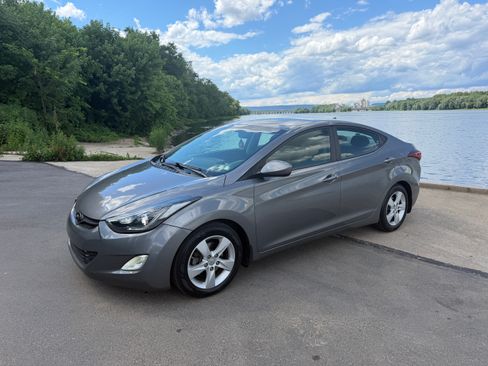 Used 2013 Hyundai Elantra GLS w/ Preferred Pkg FWD image 2