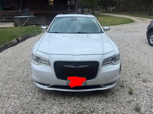Used 2018 Chrysler 300 Limited w/ Safetytec Plus Group image 4