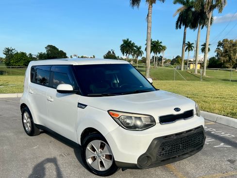 Used 2016 Kia Soul EV image 1