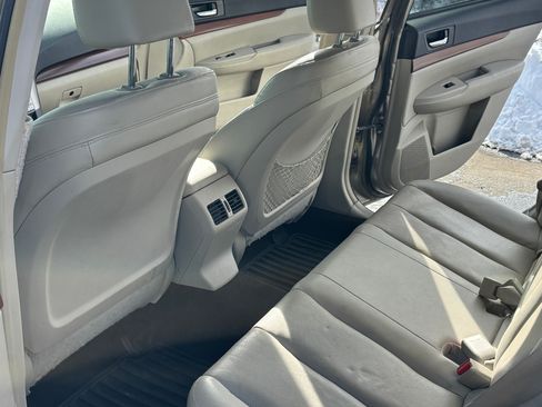 Used 2014 Subaru Outback 2.5i Limited w/ Moonroof Package image 5