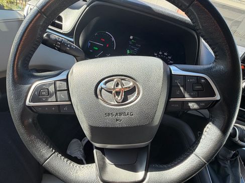 Used 2021 Toyota Sienna XLE image 16