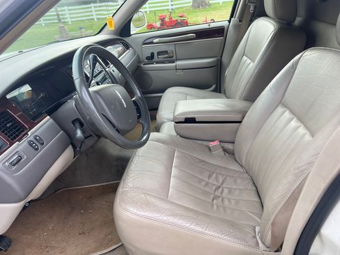 Used 2007 Lincoln Town Car Signature image 11