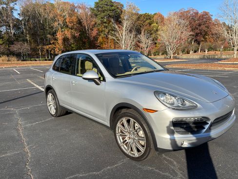 Used 2012 Porsche Cayenne S image 6