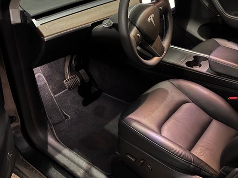 Used 2024 Tesla Model Y Long Range image 9