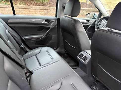 Used 2018 Volkswagen Golf Alltrack SE image 9