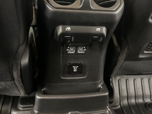 Used 2022 Jeep Wrangler Unlimited Rubicon image 12