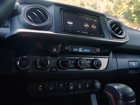 Used 2018 Toyota Tacoma TRD Pro image 17