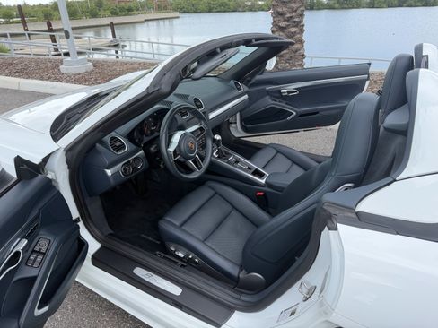 Used 2017 Porsche 718 Boxster RWD image 13