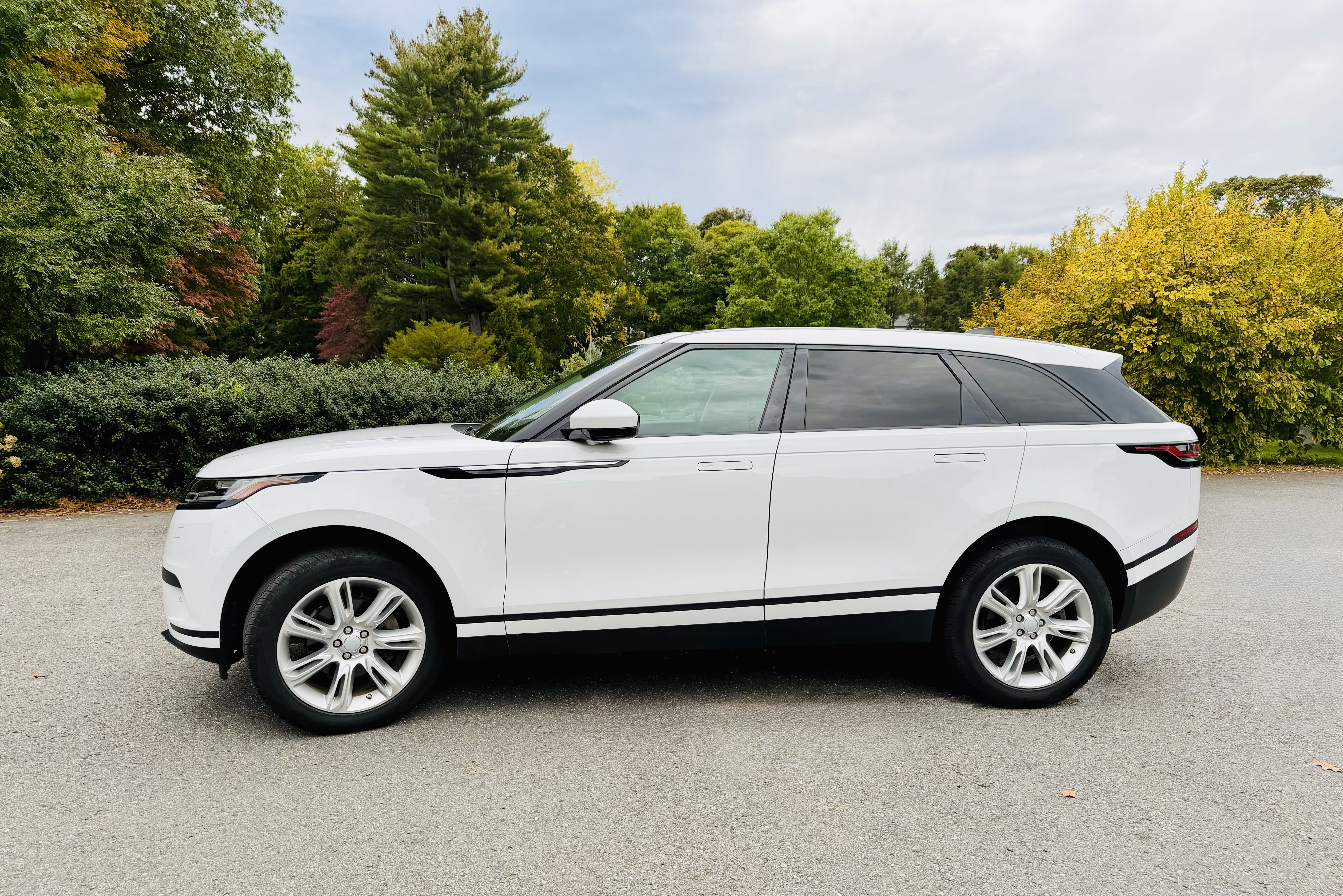 Used 2020 Land Rover Range Rover Velar S AWD/4WD image 1