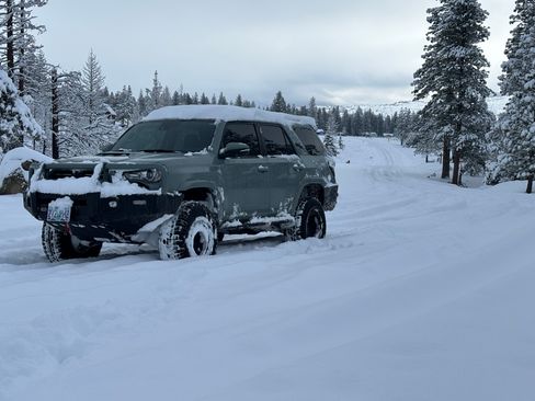 Used 2023 Toyota 4Runner TRD Off-Road Premium w/ Moonroof Package AWD/4WD image 10