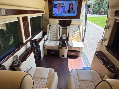 Used 2014 Mercedes-Benz Sprinter 2500 image 15