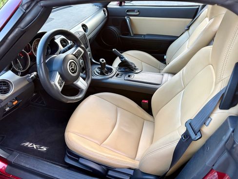 Used 2012 MAZDA MX-5 Miata Grand Touring RWD image 10