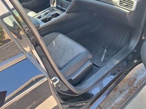 Used 2018 Honda Accord LX image 15